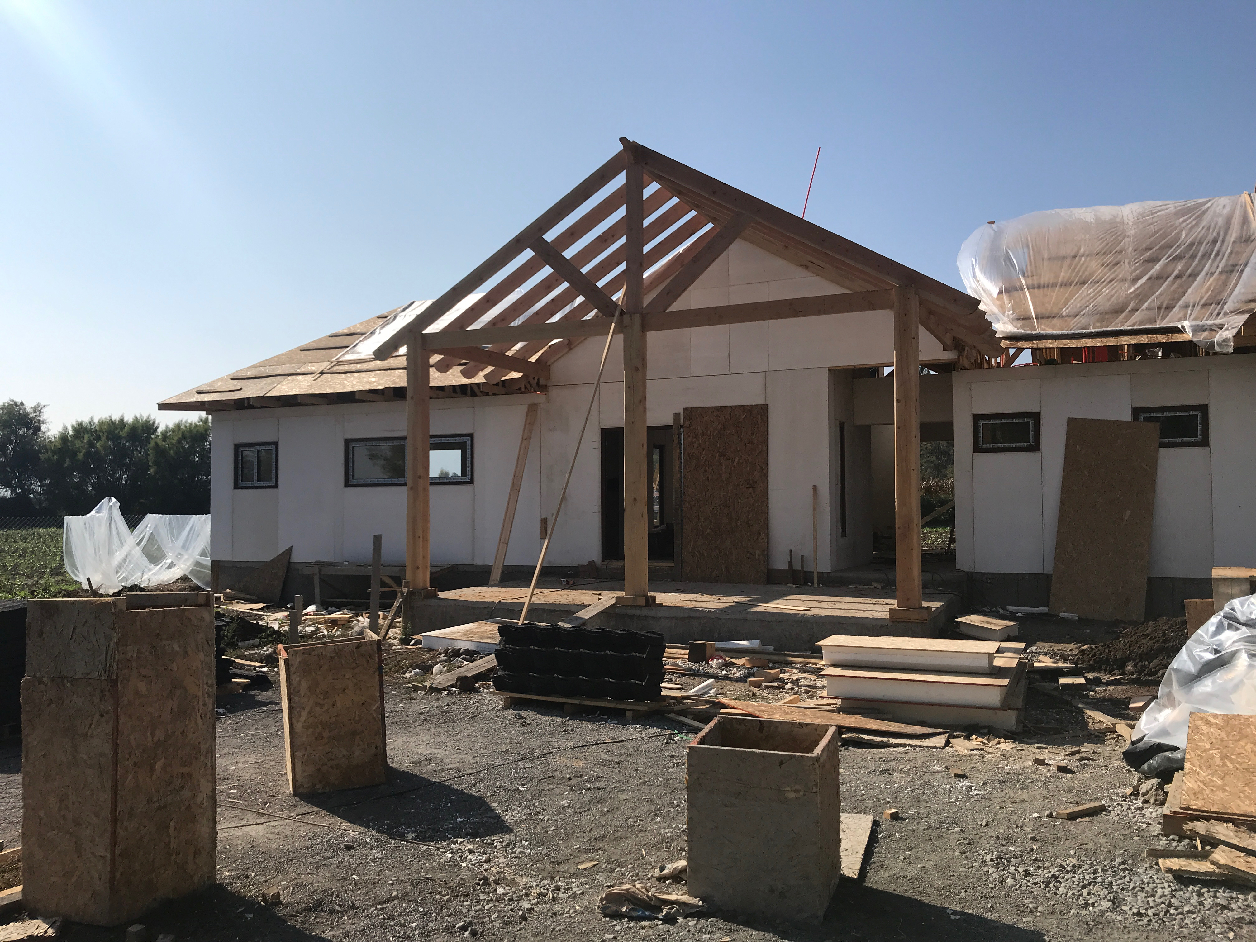 Vivienda en obra con estructura de madera